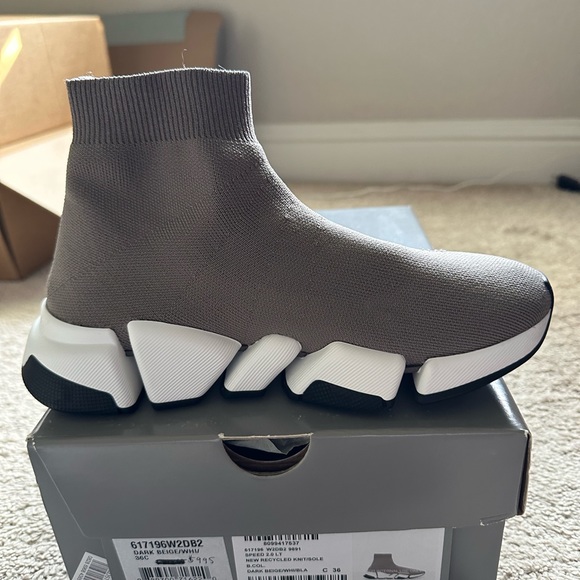 Balenciaga W6 36 DRK Beige. - Picture 9 of 9